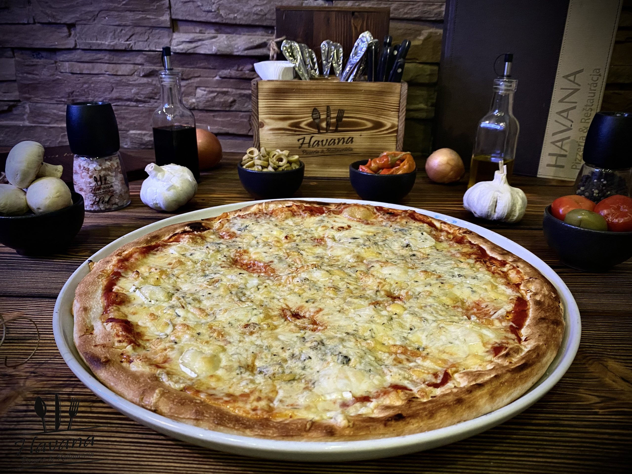 pizza-quatro-formaggi-havana-pizzeria-restauracia